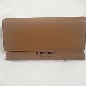 Burberry tan sunglass case